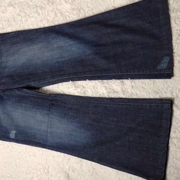 ELIE Tahari Blue Dark Wash Light Distressed  Mid Rise Flare Leg Denim Jeans - Picture 4 of 15